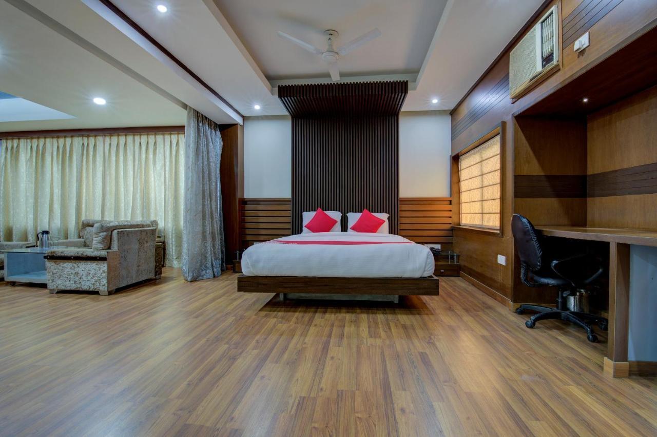 Oyo 1545 Hotel Shivani International Ahmedabad Eksteriør billede
