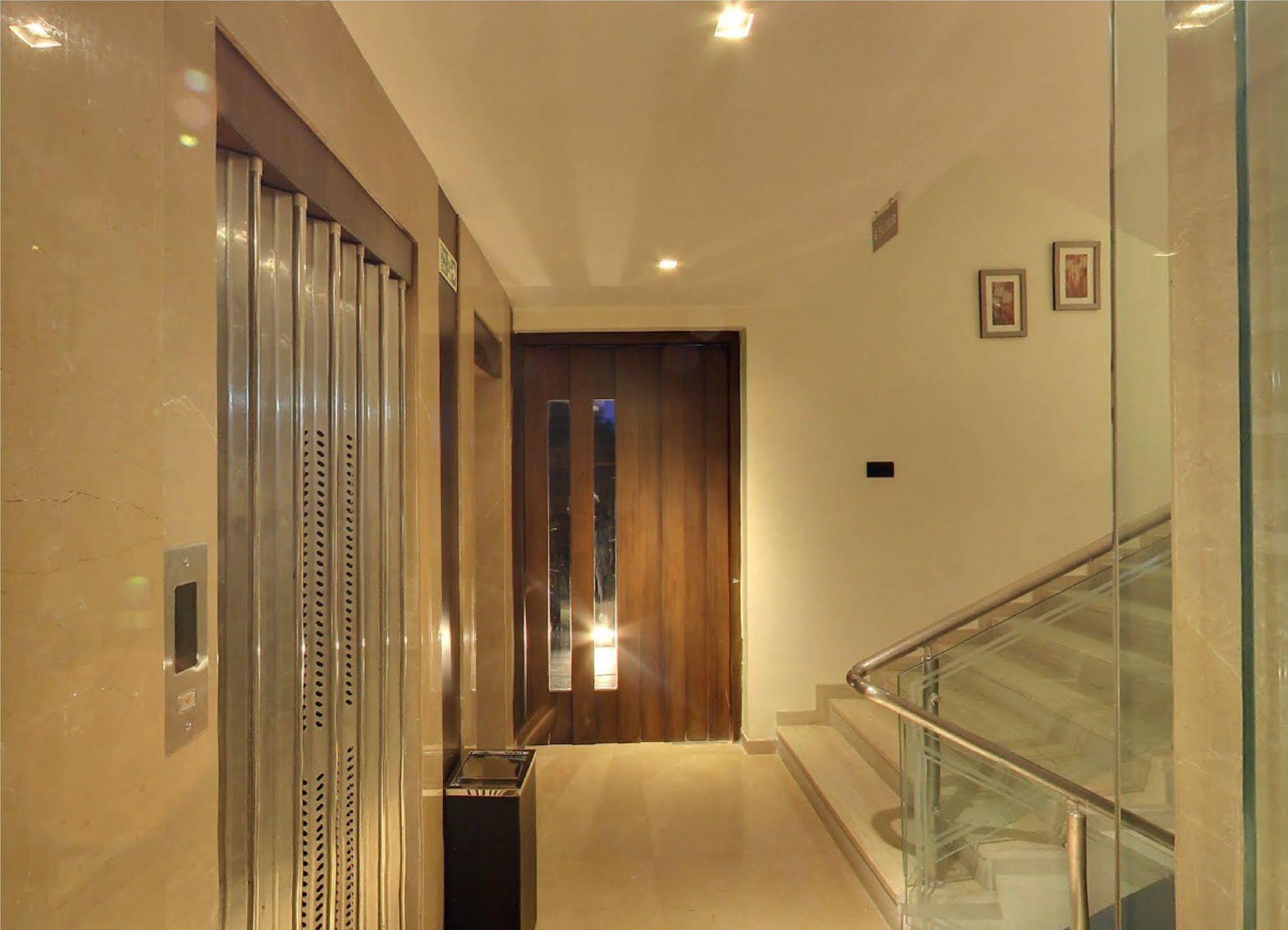 Oyo 1545 Hotel Shivani International Ahmedabad Eksteriør billede