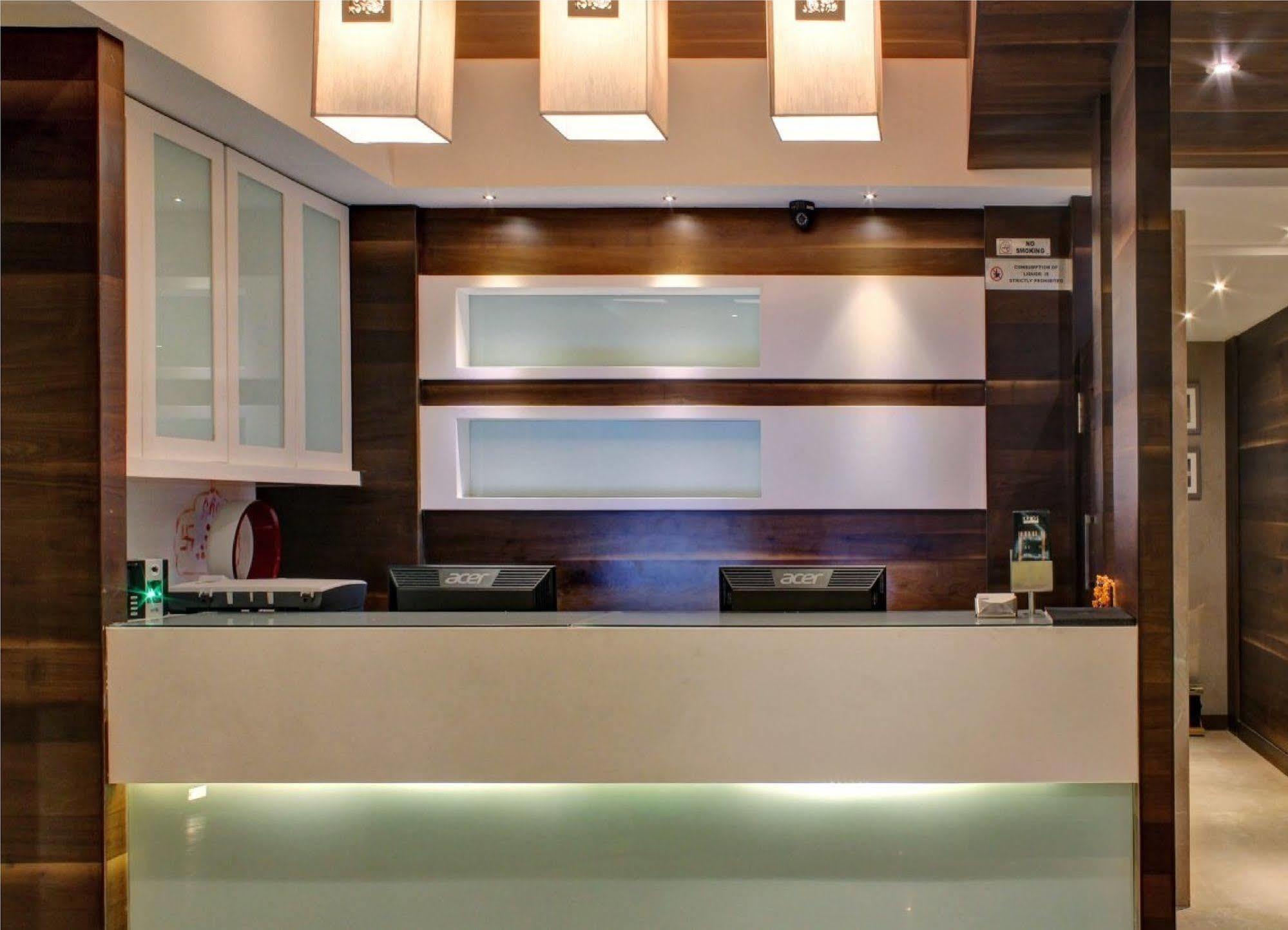 Oyo 1545 Hotel Shivani International Ahmedabad Eksteriør billede