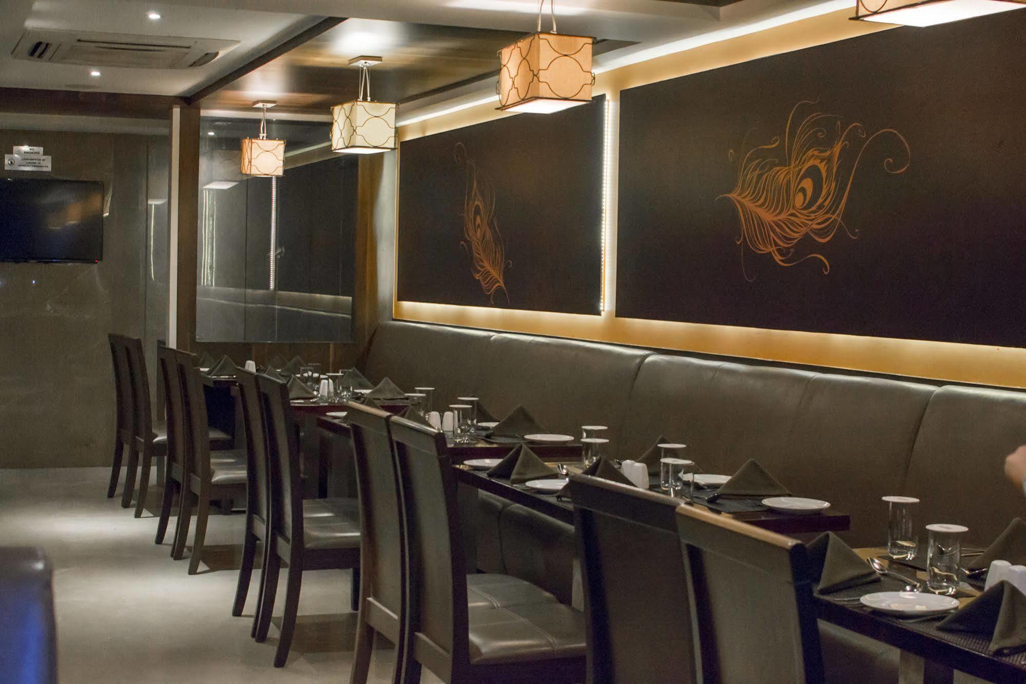 Oyo 1545 Hotel Shivani International Ahmedabad Eksteriør billede