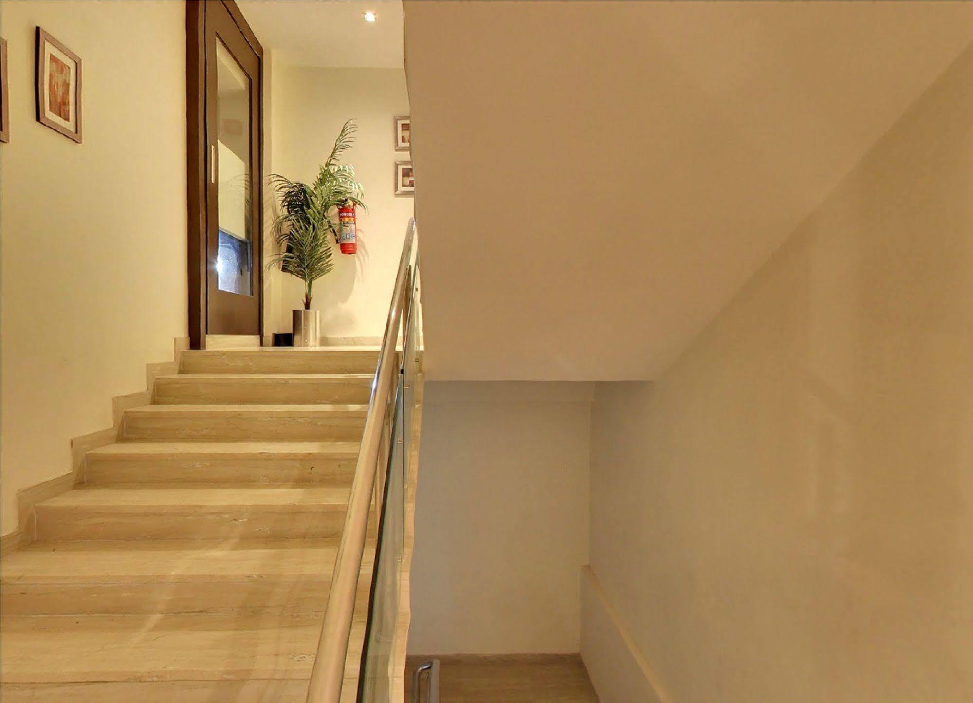 Oyo 1545 Hotel Shivani International Ahmedabad Eksteriør billede
